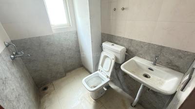 Bathroom Image of 1090 Sq.ft 3 BHK Apartment / Flat for rent in ROF Amaltas, Sector 92 Gurgaon for Rs. 19800