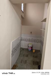 Bathroom Image of 2200 Sq.ft 2 BHK Builder Floor for rent in Iyer Bungalow Madurai for Rs. 14000
