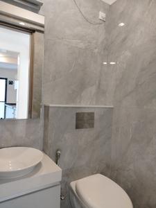 Common Bathroom Image of 1475 Sq.ft 3 BHK Apartment / Flat for sale in Vile Parle East Mumbai for Rs. 55000000