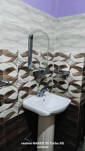 Bathroom Image of 1000 Sq.ft 1 BHK Builder Floor for rent in Para Lucknow for Rs. 11000