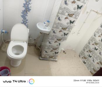 Bathroom Image of 900 Sq.ft 2 BHK Builder Floor for rent in Swaraj Homes Shatabdi Enclave, Sector 49 Noida for Rs. 20000