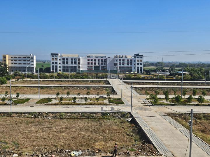 Anant Tanishq Corridor 2 Main Image 1