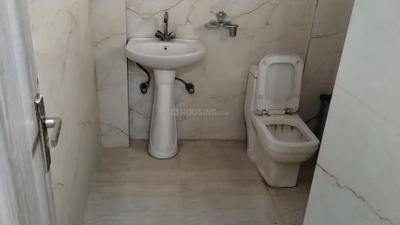 Bathroom Image of 500 Sq.ft 1 RK Apartment / Flat for rent in Sector 71 Noida for Rs. 18500