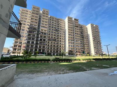 Image of 730 Sq.ft 3 BHK Apartment / Flat for sale in ROF Aalayas Phase 2, Sector 102, Gurgaon for Rs. 9000000