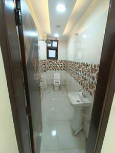 Bathroom Image of 1000 Sq.ft 3 BHK Builder Floor for rent in Dwarka Mor New Delhi for Rs. 18000