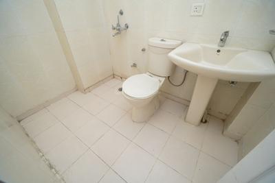Bathroom Image of 1079 Sq.ft 2 BHK Apartment / Flat for sale in Mahagun Mascot, Crossings Republik Ghaziabad for Rs. 7850000