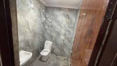 Bathroom Image of 500 Sq.ft 1 BHK Apartment / Flat for rent in Rajpur New Delhi for Rs. 15000