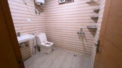 Image of 2000 Sq.ft 4 BHK Apartment / Flat for rent in Vasant Kunj, New Delhi for Rs. 60000