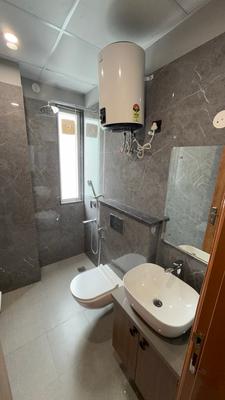 Bathroom Image of 580 Sq.ft 1 RK Builder Floor for rent in Greenwood Signatute Suites, Sector 46 Gurgaon for Rs. 23000