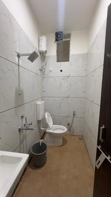 Bathroom Image of 1500 Sq.ft 1 BHK Apartment / Flat for rent in Mahalakshmi Nagar Indore for Rs. 21000
