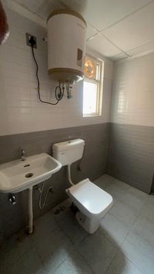 Bathroom Image of 680 Sq.ft 1 BHK Apartment / Flat for rent in ROF Amaltas, Sector 92 Gurgaon for Rs. 19500