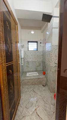 Bathroom Image of 450 Sq.ft 1 BHK Builder Floor for rent in Picnic Garden Kolkata for Rs. 20000
