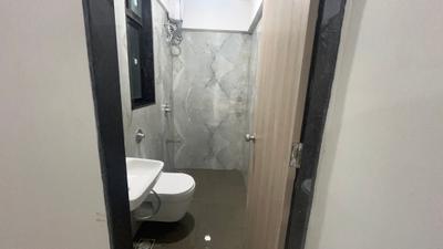 Bathroom Image of 550 Sq.ft 1 BHK Apartment / Flat for rent in Ufasa Fortune Star, Byculla Mumbai for Rs. 58000
