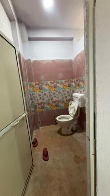 Bathroom Image of 500 Sq.ft 1 BHK Apartment / Flat for rent in L I G Colony Indore for Rs. 17000