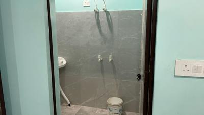 Bathroom Image of 384 Sq.ft 1 BHK Independent House for rent in Sector 53 Noida for Rs. 12000