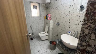 Bathroom Image of 500 Sq.ft 1 BHK Apartment / Flat for rent in Kurla East Mumbai for Rs. 37000