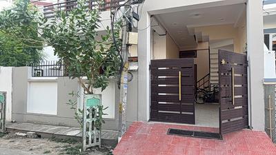 Main Entrance Image of 1350 Sq.ft 2 BHK Builder Floor for rent in Indira Nagar Lucknow for Rs. 20000
