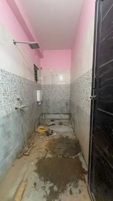 Bathroom Image of 680 Sq.ft 2 BHK Builder Floor for rent in Picnic Garden Kolkata for Rs. 15000