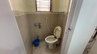 Bathroom Image of 570 Sq.ft 1 BHK Apartment / Flat for rent in Magarpatta Heliconia, Hadapsar Pune for Rs. 27500