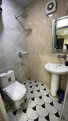 Bathroom Image of 780 Sq.ft 1 RK Builder Floor for rent in Sector 49 Gurgaon for Rs. 22000