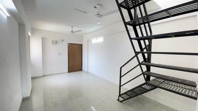 Living Room Image of 1805 Sq.ft 3 BHK Apartment / Flat for rent in Shyamal Ahmedabad for Rs. 27000