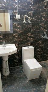 Bathroom Image of 1300 Sq.ft 3 BHK Apartment / Flat for rent in Migsun Ultimo, Omicron III Greater Noida for Rs. 24000