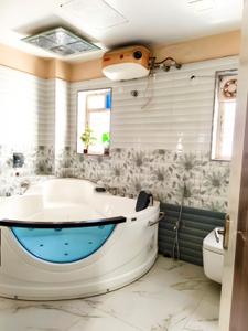 Bathroom Image of 2583 Sq.ft 4 BHK Apartment / Flat for sale in Kalighat Kolkata for Rs. 36500000