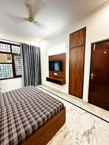 Bedroom Image of 800 Sq.ft 1 BHK Builder Floor for rent in Sector 27 Gurgaon for Rs. 36000