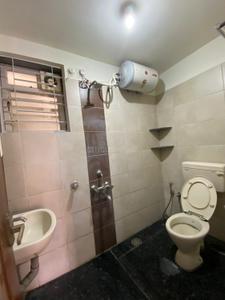 Bathroom Image of 600 Sq.ft 1 BHK Apartment / Flat for rent in Brookefield Bengaluru for Rs. 26000