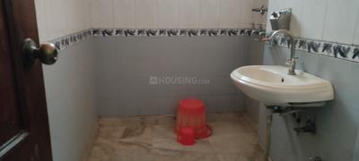 Bathroom Image of 750 Sq.ft 2 BHK Builder Floor for rent in Pitampura New Delhi for Rs. 30000