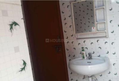 Bathroom Image of 1000 Sq.ft 2 BHK Independent House for rent in Kisan Path Lucknow for Rs. 8500