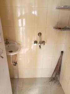 Common Bathroom Two Image of 405 Sq.ft 1 BHK Apartment / Flat for rent in Worli Mumbai for Rs. 43006