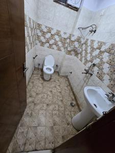 Bathroom Image of 1600 Sq.ft 3 BHK Apartment / Flat for sale in Defence Enclave, Sector 44 Noida for Rs. 8600000