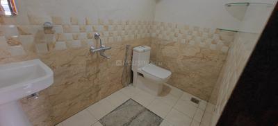 Bathroom Image of 2000 Sq.ft 3 BHK Apartment / Flat for rent in Kalyan Nagar Bengaluru for Rs. 50000