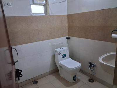 Bathroom Image of 950 Sq.ft 2 BHK Apartment / Flat for sale in Antariksha Apartments, Vikaspuri New Delhi for Rs. 10000000