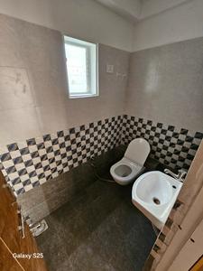 Bathroom Image of 600 Sq.ft 2 BHK Apartment / Flat for rent in Shyamal Heights, Ankhol Vadodara for Rs. 22000
