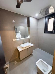 Bathroom Image of 2500 Sq.ft 4 BHK Builder Floor for rent in Vivek Vihar New Delhi for Rs. 150000