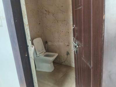 Bathroom Image of 1250 Sq.ft 2 BHK Builder Floor for rent in Garg Enclave Extension, Indira Nagar Lucknow for Rs. 13000