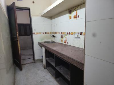 Kitchen Image of 900 Sq.ft 2 BHK Builder Floor for sale in Mukherjee Nagar New Delhi for Rs. 6500000