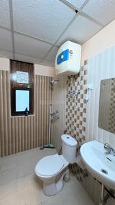 Bathroom Image of 1500 Sq.ft 3 BHK Apartment / Flat for rent in Rahmatnagar Lucknow for Rs. 40000