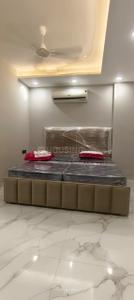 Hall Image of 1100 Sq.ft 1 BHK Builder Floor for rent in Sector 27 Gurgaon for Rs. 36000