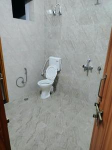 Bathroom Image of 1450 Sq.ft 2 BHK Duplex for rent in Silicon Indra, Indira Nagar Lucknow for Rs. 15000