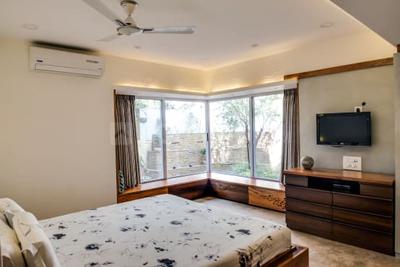 Bedroom Image of 3800 Sq.ft 4 BHK Apartment / Flat for sale in Sunteck Signia Pearl, Bandra East Mumbai for Rs. 240000000