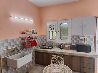 Kitchen Image of 900 Sq.ft 1 BHK Builder Floor for rent in Sarvapriya Vihar New Delhi for Rs. 45000