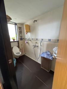 Bathroom Image of 910 Sq.ft 2 BHK Apartment / Flat for rent in Bandra East Mumbai for Rs. 80000