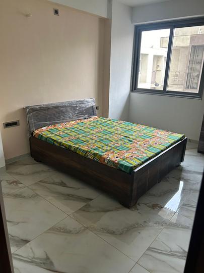 Vasana Hadmatia, Sargasan Bedroom 1