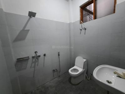 Bathroom Image of 1500 Sq.ft 3 BHK Builder Floor for rent in Sultanpur Road Lucknow for Rs. 13500