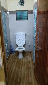 Bathroom Image of 850 Sq.ft 2 BHK Apartment / Flat for rent in Dum Dum Cantonment Kolkata for Rs. 12000