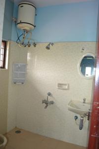 Bathroom Image of 1000 Sq.ft 2 BHK Builder Floor for rent in Battarahalli Bengaluru for Rs. 25000