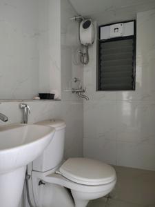Common Bathroom Image of 645 Sq.ft 1 BHK Apartment / Flat for sale in Haware Citi, Kasarvadavali Thane for Rs. 4295000